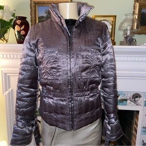 Brandon Thomas puffer jacket with removable sleeves is perfect for the you.